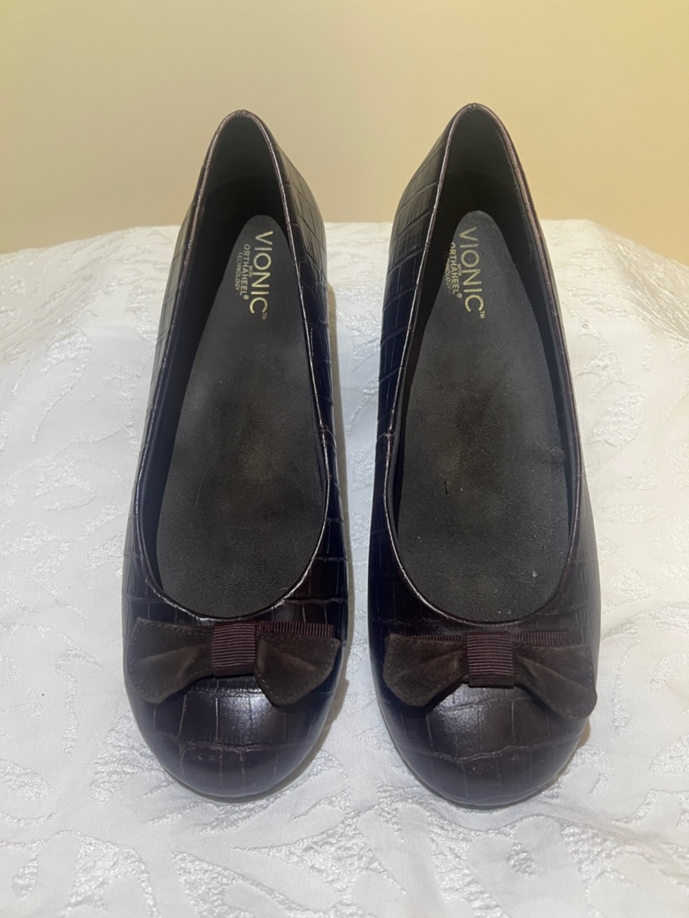 Vionic Dark Brown Croc-Embossed Ballet Flats with Bow Accent